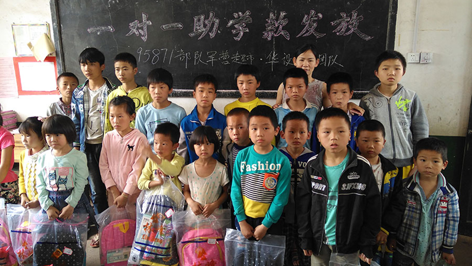 轉業(yè)軍人十年間資助4000貧困學生