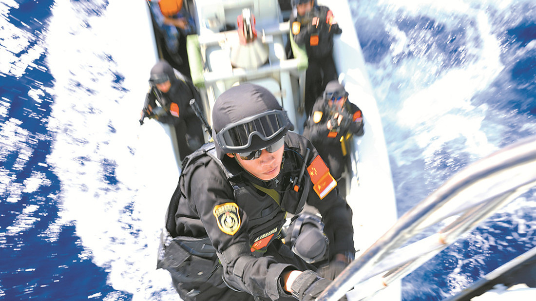 “蛟龍”出擊 中國海軍第32批護(hù)航編隊(duì)科目訓(xùn)練