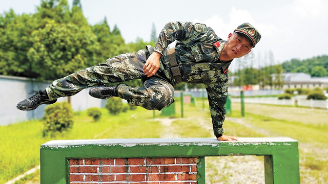 一個(gè)士兵的平凡世界：只要堅(jiān)持拼搏，總會(huì)迎來一次次跨越