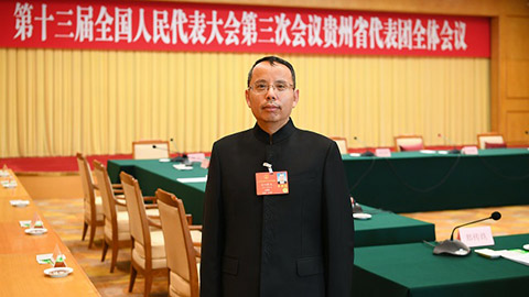歐陽黔森：腳上沾滿泥土，作品才能散發(fā)泥土的芬芳