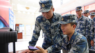 享受網(wǎng)絡(luò)便利、確保軍營(yíng)網(wǎng)絡(luò)安全，看看空軍這個(gè)師怎么做