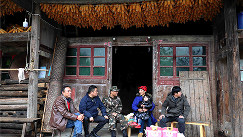 脫貧攻堅丨“鄉(xiāng)親們能早日脫貧致富，就是我們的新年愿望”