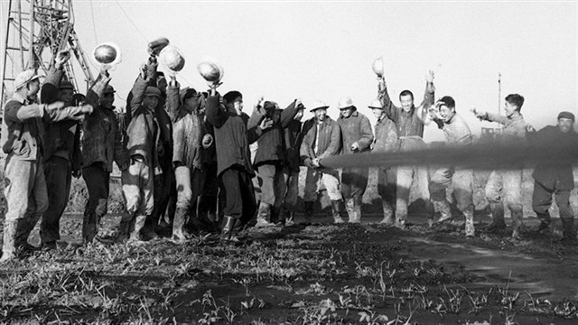 【百個(gè)瞬間說(shuō)百年】1965，十年艱辛探索成就輝煌