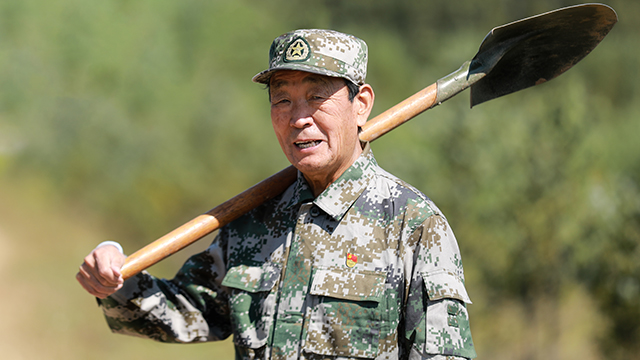 退休將軍植樹造林18年，家鄉(xiāng)從一片荒坡變一片林海