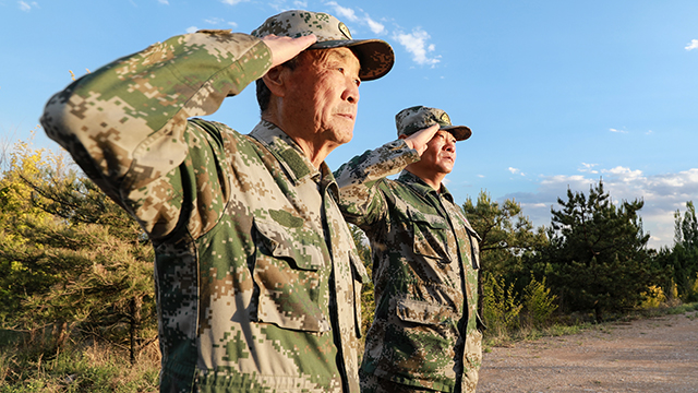“立正！”將軍下達命令 百萬“雄兵”精神抖擻