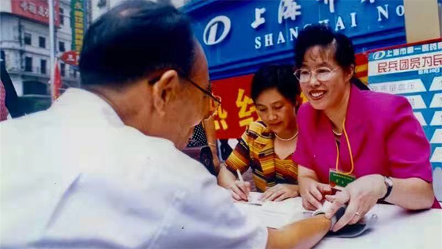 她用40年的堅持，鑄就了南京路上這個“特殊品牌”