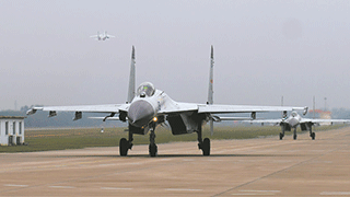 鏖戰(zhàn)云端！海軍航空兵某旅空中對(duì)抗訓(xùn)練拉開戰(zhàn)幕