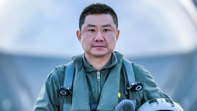 戰(zhàn)鷹凌云，只為捍衛(wèi)祖國藍天