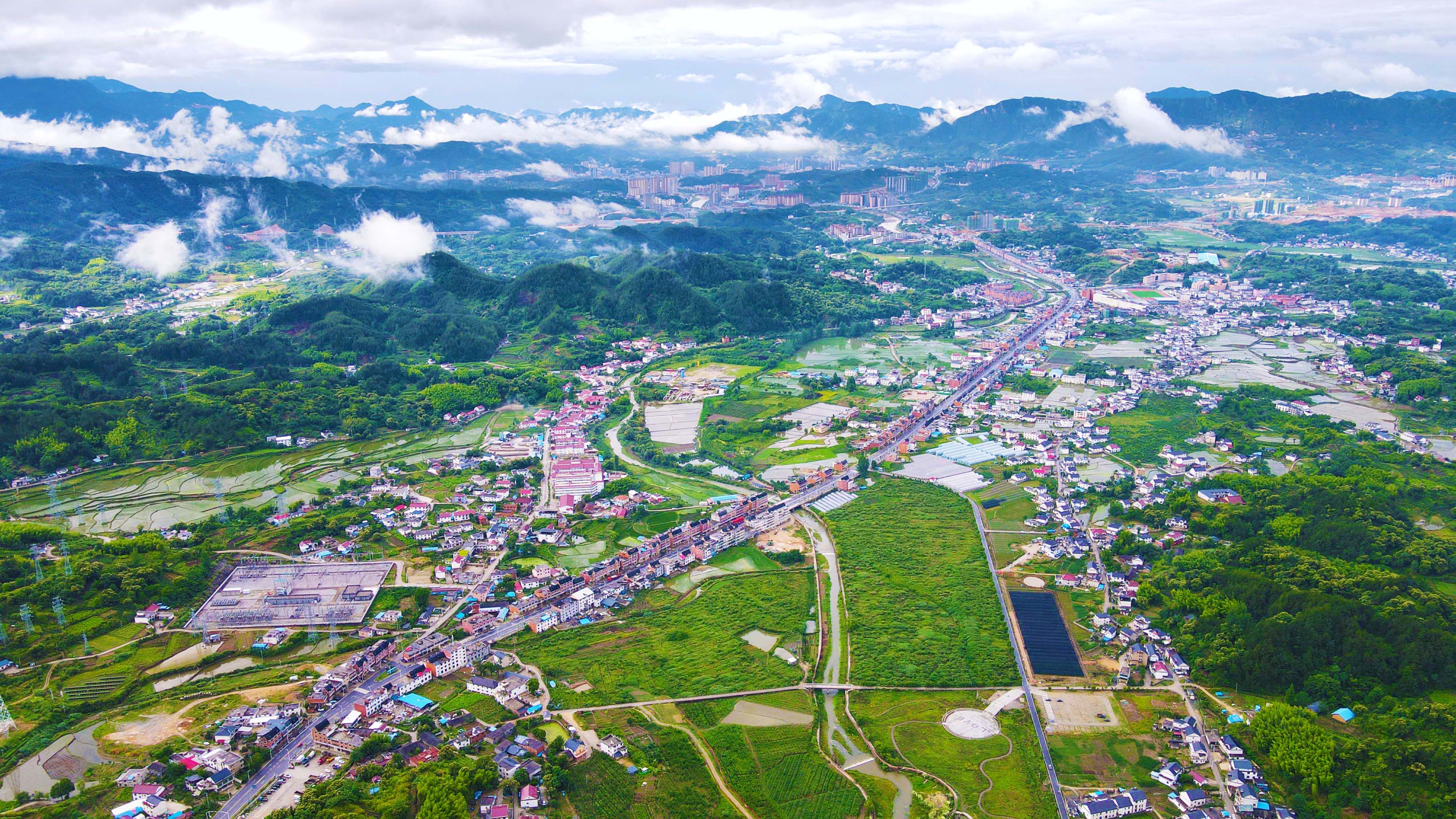航拍安徽岳西：芒種時節(jié)，阡陌縱橫田園繽紛