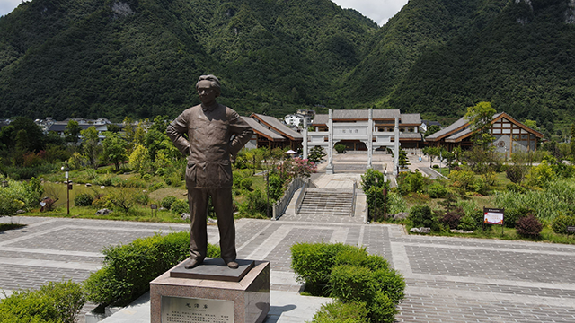 扶智扶志，里師脫貧奔小康