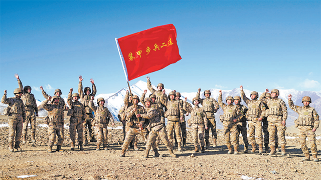 立功創(chuàng)模，軍營升起閃亮的星