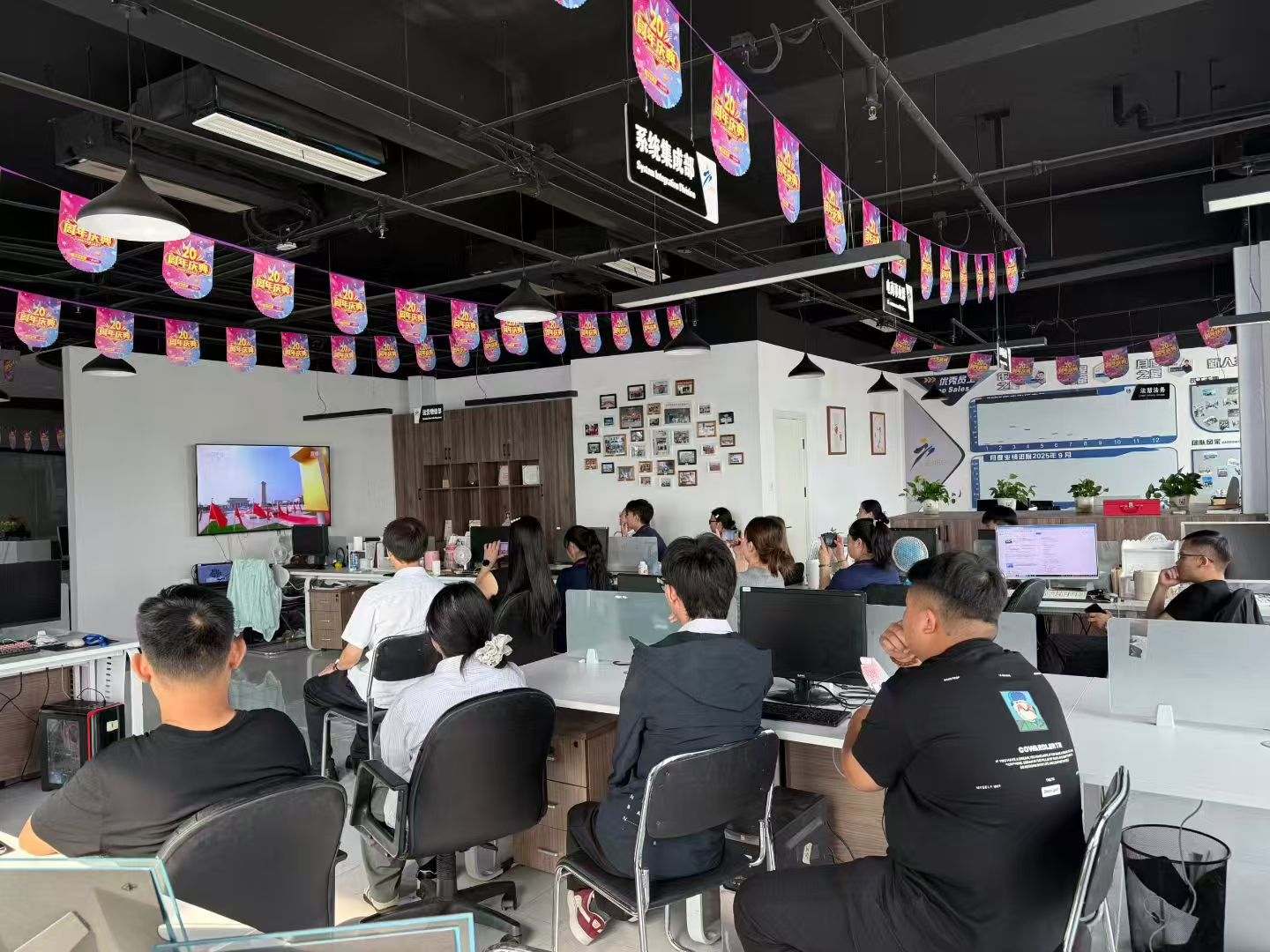 滄州智博組織全體員工觀(guān)看九三閱兵直播，凝聚愛(ài)國(guó)情懷砥礪奮進(jìn)力量