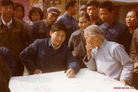 習(xí)近平彭麗媛恩愛(ài)家庭照片曝光