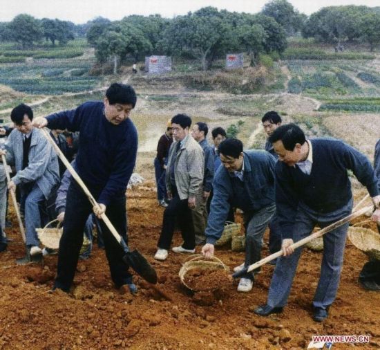 習近平彭麗媛恩愛家庭照片曝光