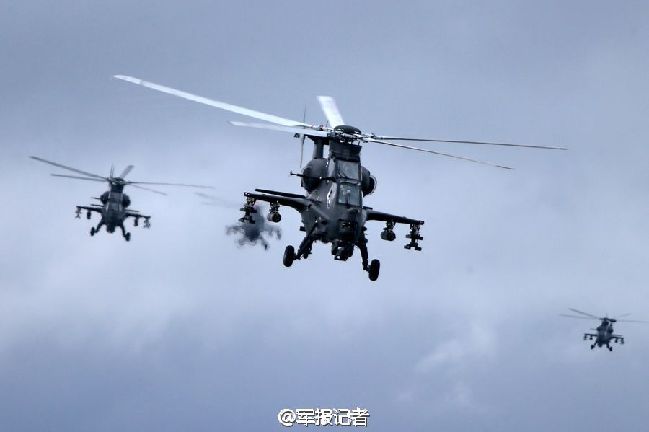 看誰最搶眼？武器裝備“隊(duì)列訓(xùn)練”酷圖