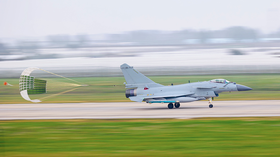 空軍航空兵某旅開(kāi)展飛行訓(xùn)練