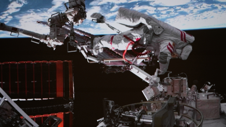 神舟二十一號(hào)航天員乘組圓滿完成第一次出艙活動(dòng)