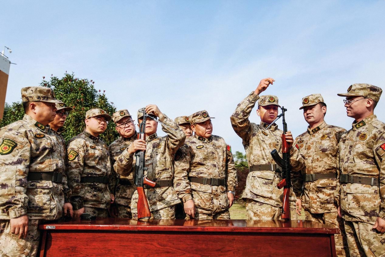 淮北軍分區(qū)組織專武干部和新任職政治教導員集訓。（攝影 郭林）