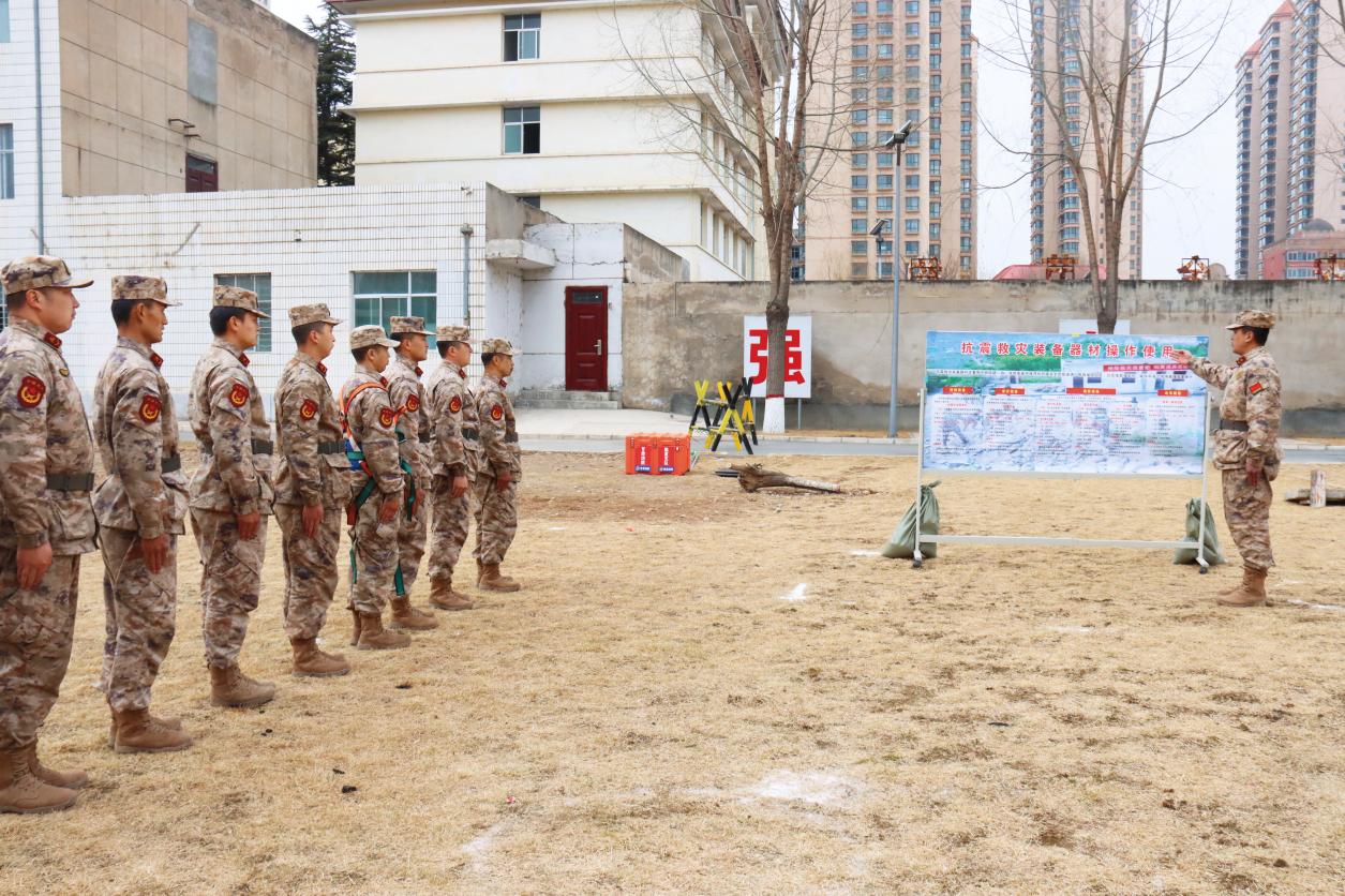 臨夏軍分區(qū)組織專武干部進(jìn)行搶險(xiǎn)救災(zāi)訓(xùn)練