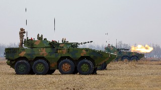 陸軍第78集團(tuán)某旅組織裝步分隊(duì)開(kāi)展實(shí)彈射擊考核