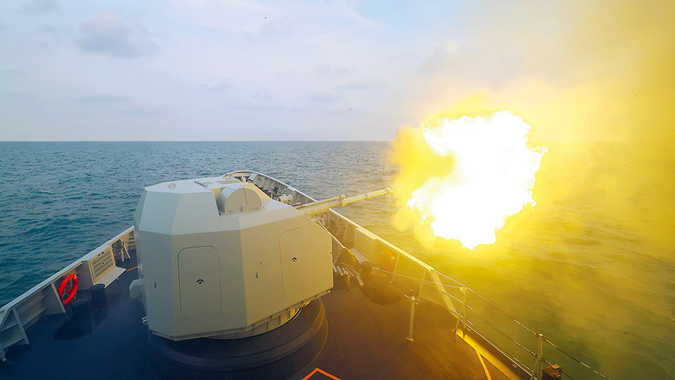 犁波踏浪礪精兵 海軍某護衛(wèi)艦支隊艦艇編隊訓(xùn)練