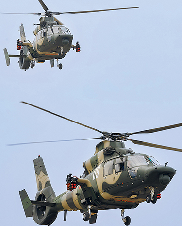 陸軍航空兵學(xué)院某旅飛行學(xué)員畢業(yè)考核影像