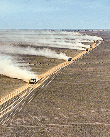 陸軍某旅跨晝夜實彈射擊訓(xùn)練影像
