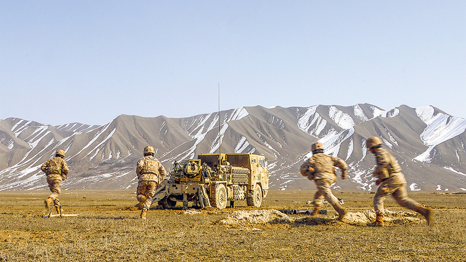 新疆軍區(qū)某團(tuán)炮兵分隊實(shí)彈射擊考核影像