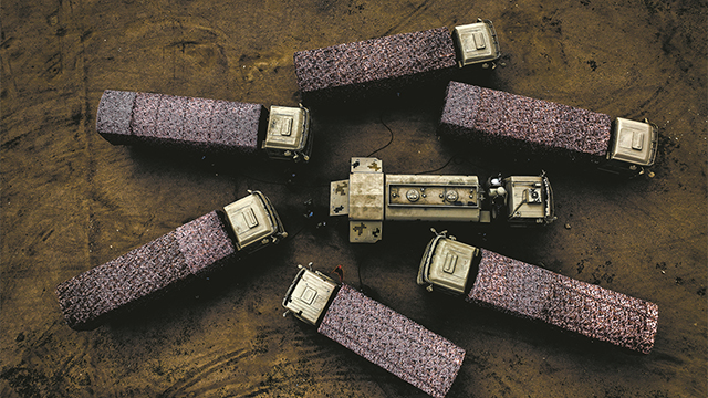 陸軍某旅跨晝夜運輸訓(xùn)練掠影