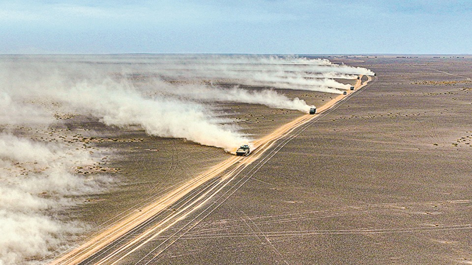 陸軍某旅跨晝夜實彈射擊訓(xùn)練影像