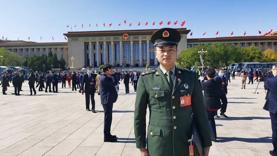了不起的中國軍人丨二十大代表向躍東：一路風(fēng)馳電掣，只因心中有夢！