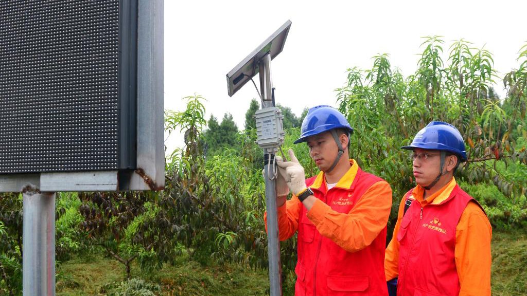 牢記宗旨、服務(wù)人民的電力先行官代表——記國網(wǎng)四川電力成都高新連心橋黨員服務(wù)隊先進事跡