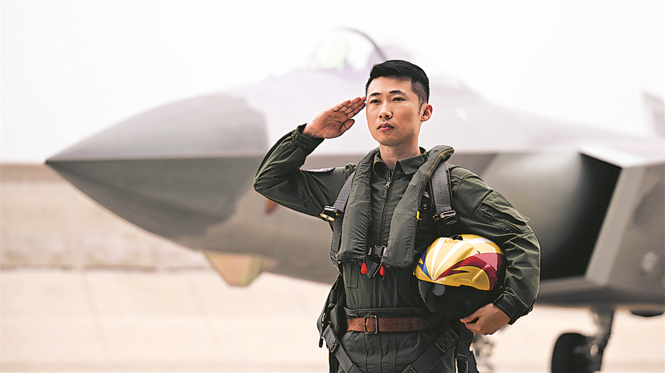 最美新時(shí)代革命軍人風(fēng)采丨董珺:搏擊藍(lán)天的“探路先鋒”