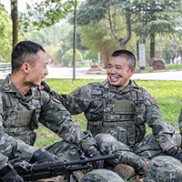 “最美新時代革命軍人”李興坤：奮戰(zhàn)一線25年的特戰(zhàn)老兵