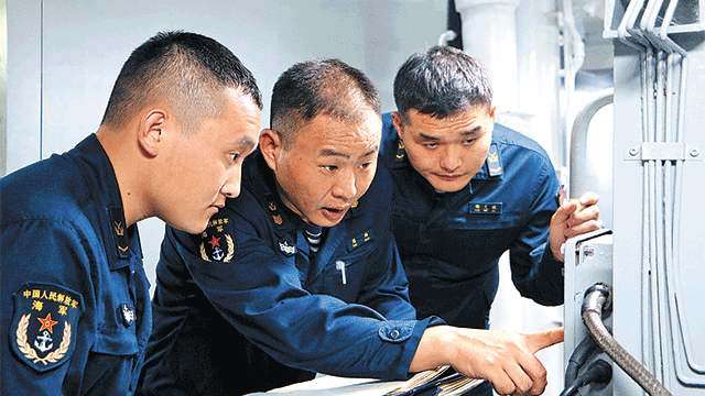 最美新時(shí)代革命軍人丨海軍?？谂灱紟熤軒洠簣?jiān)守深艙逐浪行