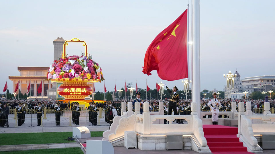 國(guó)慶升旗儀式在天安門廣場(chǎng)舉行