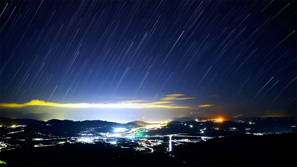 云南騰沖：延時星空上演秋日浪漫
